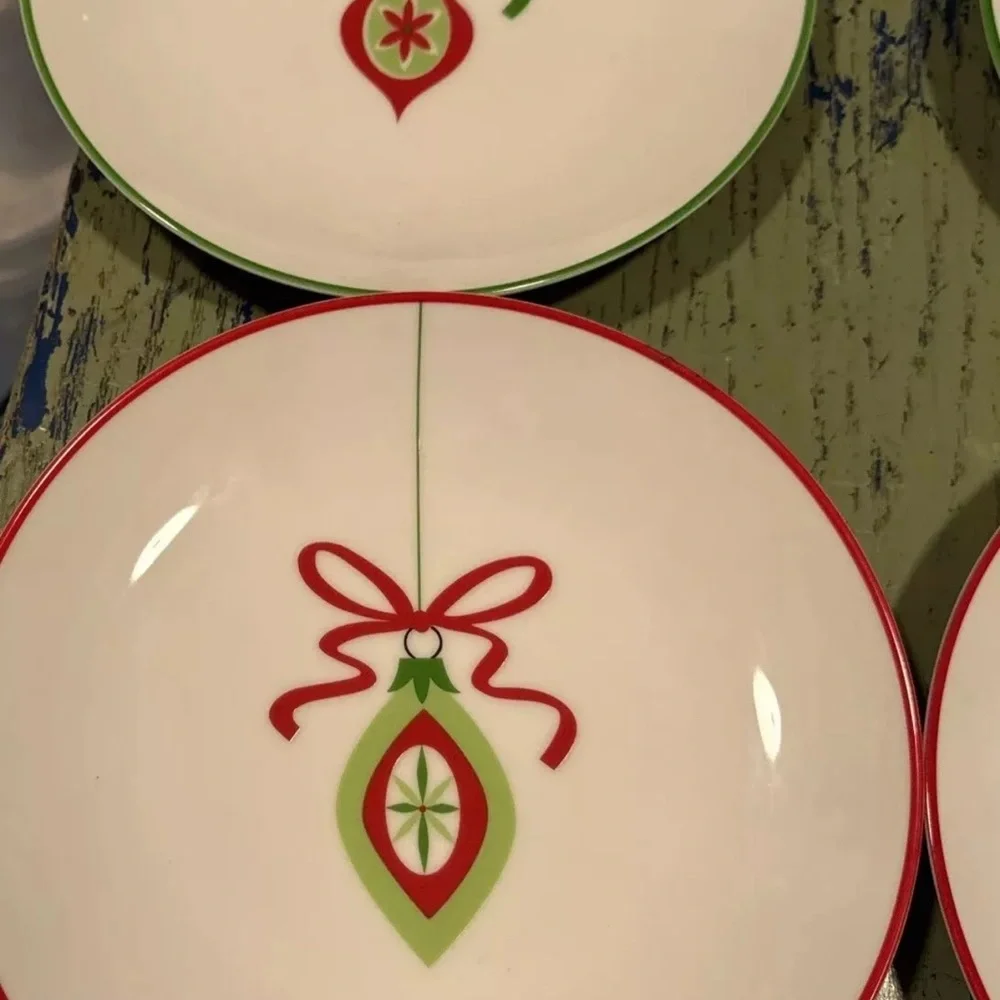 Crate & Barrel Christmas Ornament Set 4 Luncheon Dessert Salad Plates 8” each